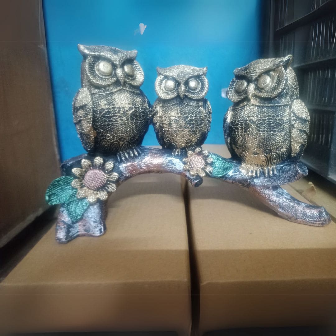 Owl family showpiece