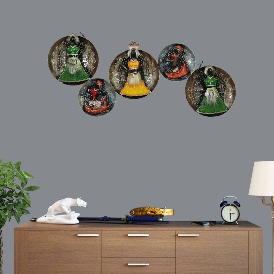 Handcrafted Decorative Wall Plates Set Traditional Figurines Home Decor